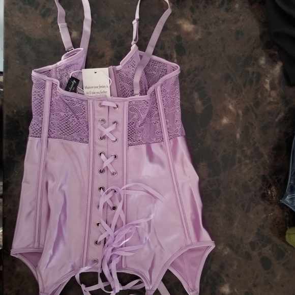 Corset - Picture 2 of 7